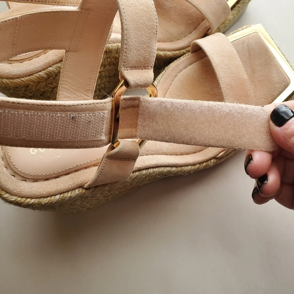 Good American Sz 9. Light Pink  Espadrillle Wedge Sandal. Woven Gold Trim